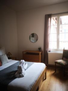 Maison 1708 - rue du canard - city center Colmarにあるベッド