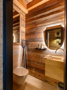 Ein Badezimmer in der Unterkunft Superbe ferme rénovée en chalet de luxe en PLEINE NATURE