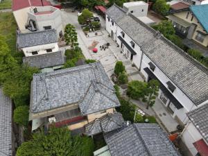 Ōmama銅の夢的一组带屋顶的建筑的俯视图