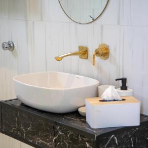 Vannituba majutusasutuses شاليهات المرفأ Almarfa Resort