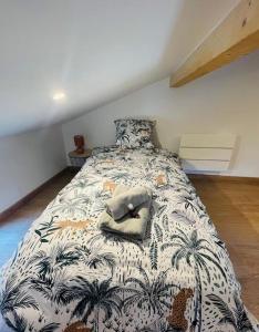 Postel nebo postele na pokoji v ubytování L’orchidée