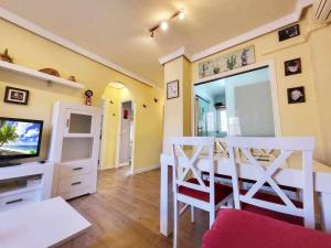 TV a/nebo společenská místnost v ubytování Boliches House! Beach 200m Wifi