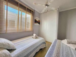 Postel nebo postele na pokoji v ubytování Boliches House! Beach 200m Wifi