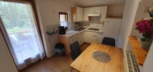 Cucina o angolo cottura di Haus Enzian Apartments
