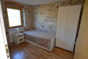 Postel nebo postele na pokoji v ubytování Stone House Nana