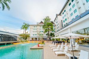 Der Swimmingpool an oder in der Nähe von Wings by Croske Resort Langkawi