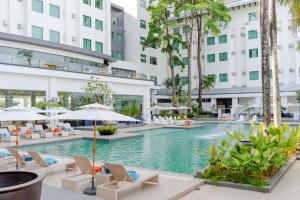 Der Swimmingpool an oder in der Nähe von Wings by Croske Resort Langkawi