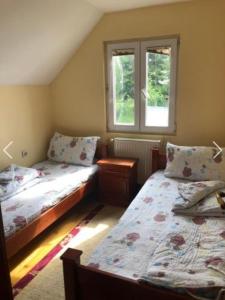 Tempat tidur dalam kamar di Apartment Žugić