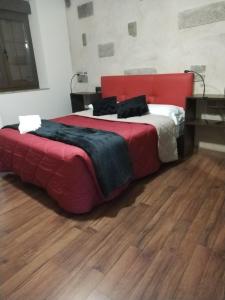 two beds in a room with wooden floors at La Sabelona 