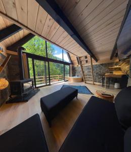 A seating area at Ayder Çalıkuşu Bungalov