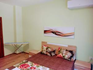 A bed or beds in a room at Apartment Nedyalkov