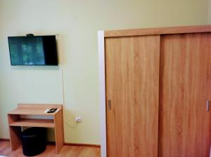 A television and/or entertainment centre at Apartment Nedyalkov