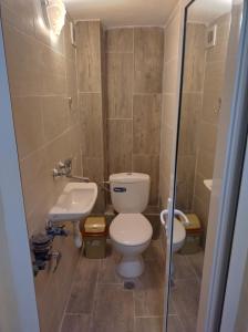 A bathroom at Apartment Nedyalkov Még 32 kép