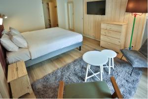 Postel nebo postele na pokoji v ubytování Hôtel Le Refuge des Sources
