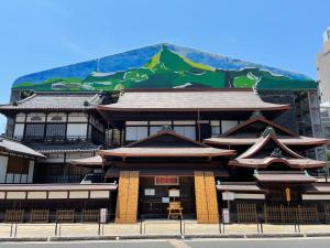 a building with a mountain painted on the side of it at 三津ミーツ in Mitsuhama