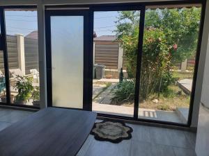 Photo de la galerie de l'établissement Vila Fara Nume, à Mamaia Nord – Năvodari