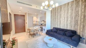 Posezení v ubytování STAY BY LATINEM Luxury 1BR Holiday Home CVR B1303 near Burj Khalifa
