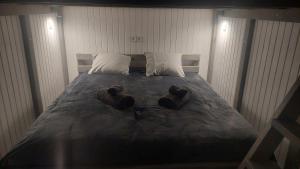 a bed with two teddy bears on top of it at Pids randõ in Kolka