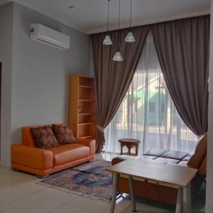 Posezení v ubytování Sarod Inn Meru Homestay 3-bedroom Apartment
