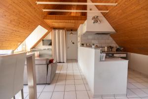 Nhà bếp/bếp nhỏ tại Le Portzic, Appartement proche plage de Morgat +16 ảnh