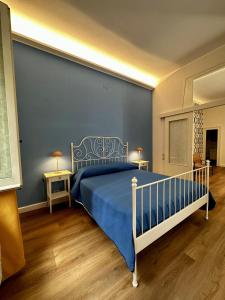 a bedroom with a bed and a blue wall at B&B La Farfalla in Pescara