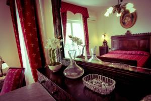 A bed or beds in a room at La Quercia Antica B&B