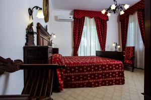 A bed or beds in a room at La Quercia Antica B&B