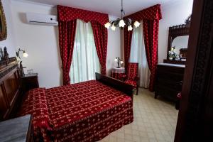 A bed or beds in a room at La Quercia Antica B&B