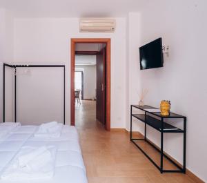 Un pat sau paturi într-o cameră la Kalos Apartments Catania