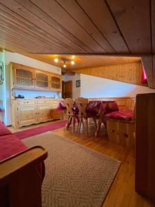 A kitchen or kitchenette at Attico Vista Tofane