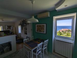 Dining area sa apartment