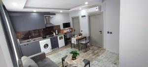 Kuchyň nebo kuchyňský kout v ubytování Aspendos Suites Konyaaltı Apart