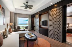 TV a/nebo společenská místnost v ubytování Kaya Palazzo Golf Resort + 37 fotografií