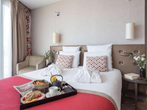 Postel nebo postele na pokoji v ubytování Mercure Clermont Ferrand centre Jaude