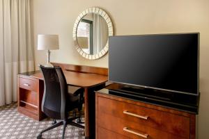 TV a/nebo společenská místnost v ubytování Princeton Marriott at Forrestal