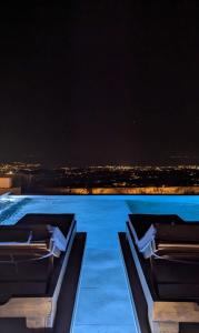 The swimming pool at or close to Sunset Hill Suites