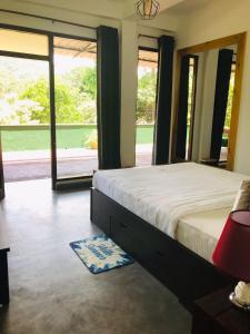 Postel nebo postele na pokoji v ubytování Cozy Homestay