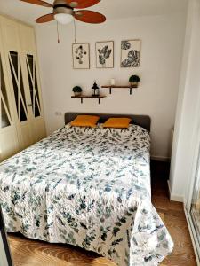 Katil atau katil-katil dalam bilik di Cozy Rustic Home