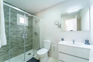 Koupelna v ubytování Apartamento Estudio Acuario Frente Mar + 29 fotografií
