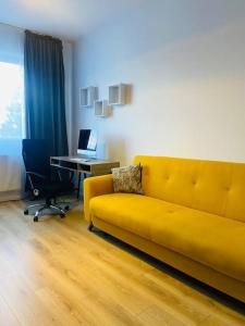 O zonă de relaxare la Good Vibes Apartment