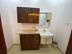 a small bathroom with a sink and a mirror at Lona Park in Taif