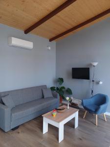 Televízia a/alebo spoločenská miestnosť v ubytovaní Bungalow Sierra San Vicente