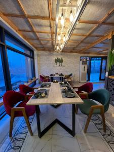 Posezení v ubytování Cube House Osh
