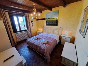 a bedroom with a bed and two tables and a window at I Templari - Affittacamere in Castignano