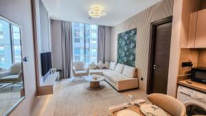 Posezení v ubytování STAY BY LATINEM Luxury 2BR Holiday Home CVR B1308 Near Burj Khalifa