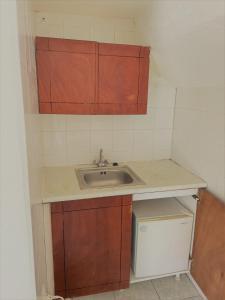 Cucina o angolo cottura di Santorini Camping & Hostel