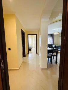 a hallway with a dining room and a living room at Apartamento vacacional achakar playa&piscina! in Tangier