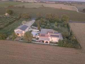 an aerial view of a house in a field at Le Spa panoramique du plateau in Valensole
