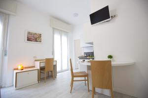 TV a/nebo společenská místnost v ubytování Hotel Eden B&B