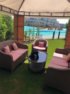 Gallery image of chalet 2 bedroom with garden on lagoon in blanca 200g3 in El Alamein